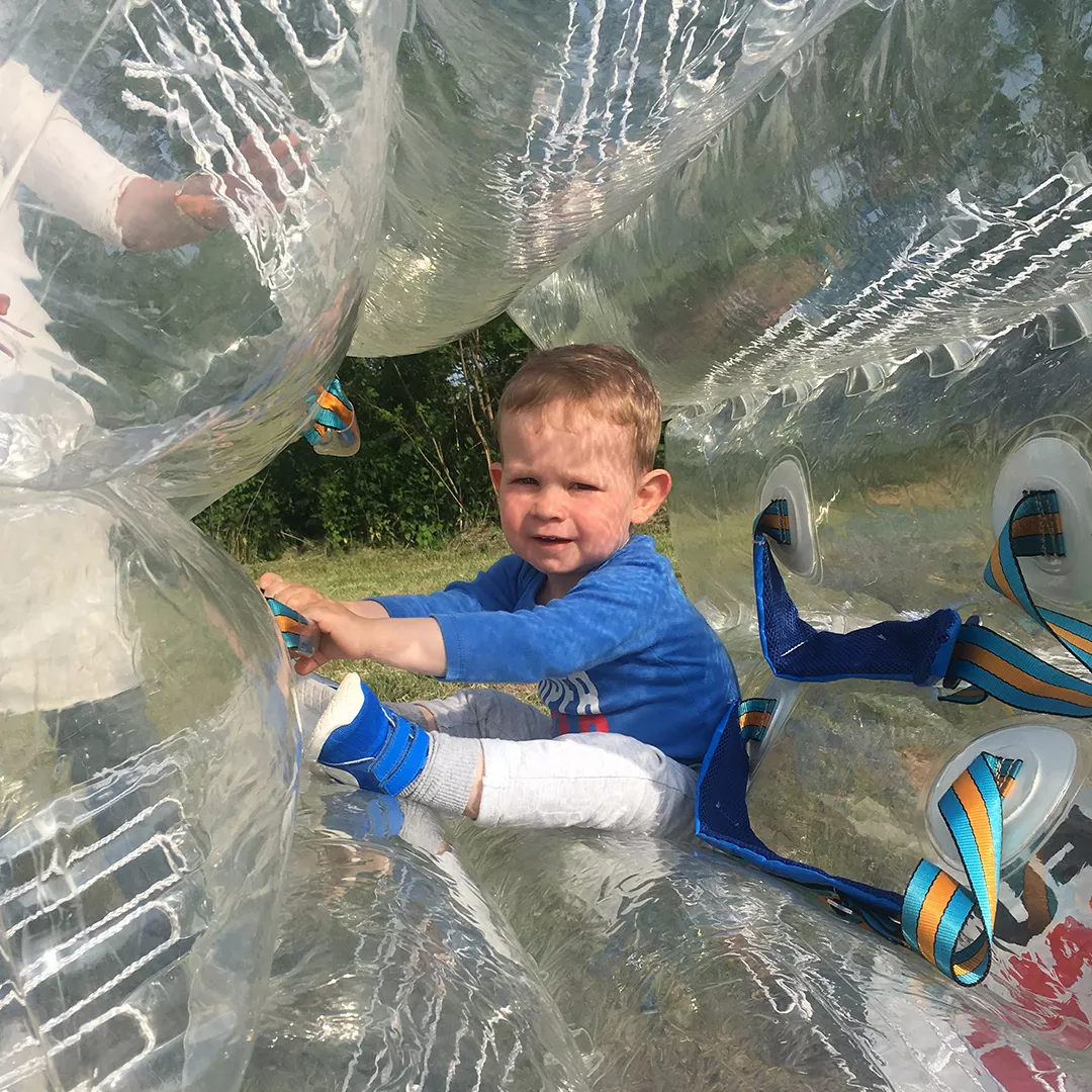 buborékfoci születésnap gyerekzsúr program ötlet 