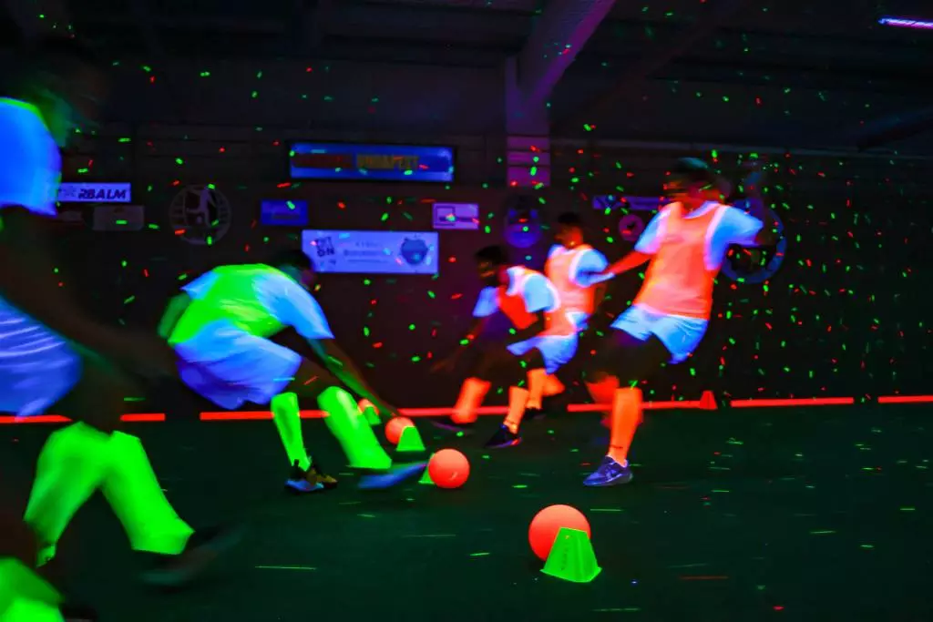 dodgeball in budapest neon
